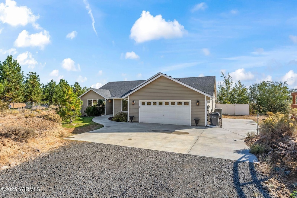 390 Sage Cove Rd, Yakima, WA 98903 - photo 1