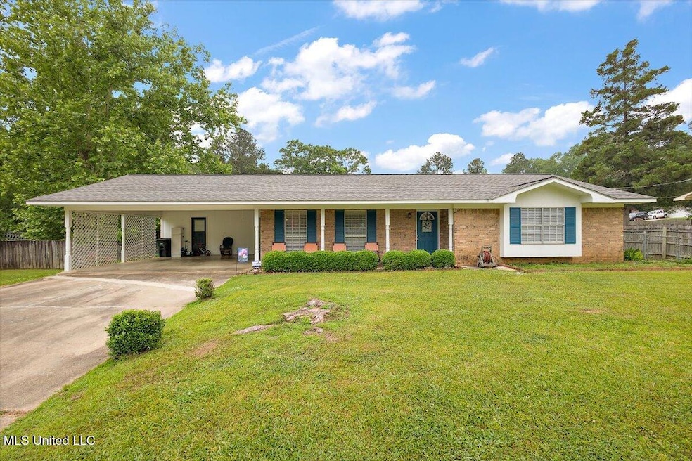 232 Pinehurst Cir, Hazlehurst, MS 39083 - photo 1