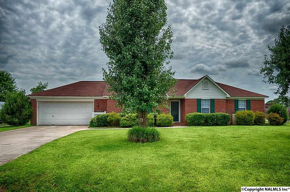 Wonderful all brick home in Summer Chase Meadows!