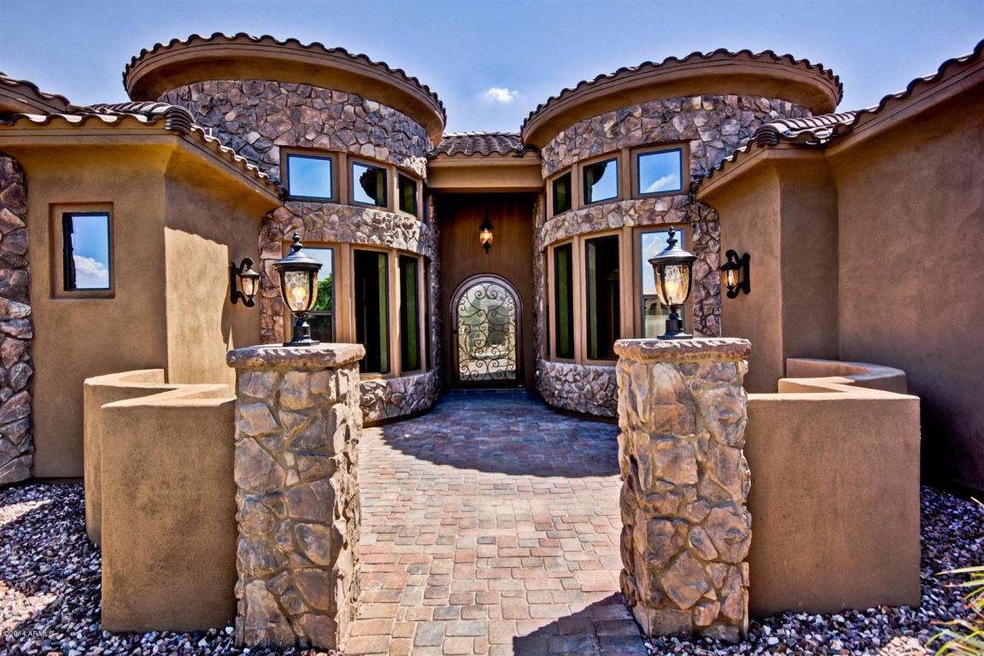 Grand Entry with Pavered Courtyard!