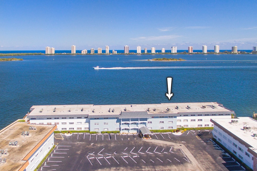 01_aerial-front_100 Shore Court 313_Shor