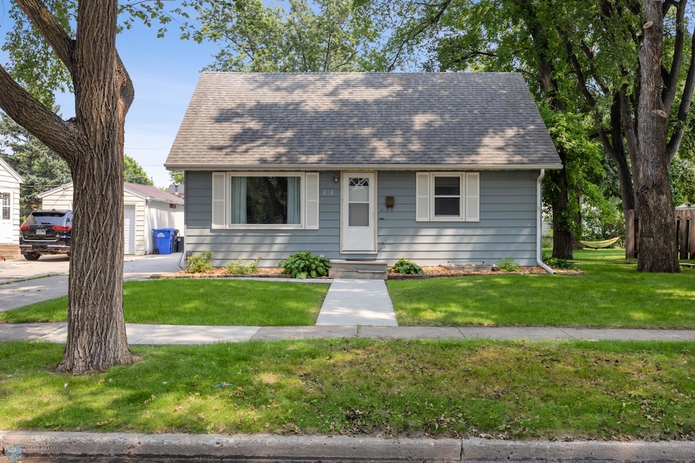 818 19th St S, Fargo, ND 58103 - photo 1