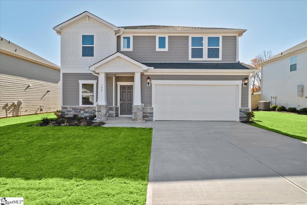 304 Roderick Ln, Greenville, SC 29605 - photo 1