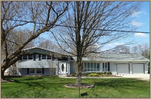 2S352 Hart Rd, Batavia, IL 60510 - photo 1