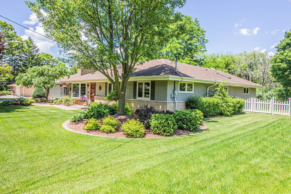 N68W13170 Ranch Rd, Menomonee Falls, WI 53051 - photo 1