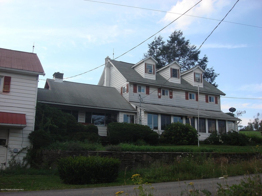 206 Rowland Ln, Dallas, PA 18612 - photo 1