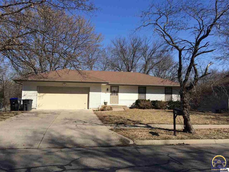 2506 SW Arrowhead Rd, Topeka, KS 66614 - photo 1