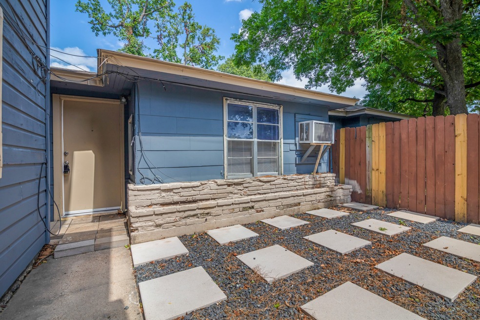 150 Hohldale St unit B, Houston, TX 77022 - photo 1