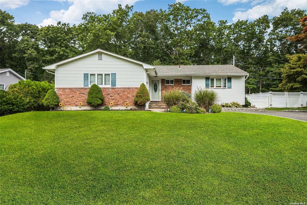 51 Robin Dr, Hauppauge, NY 11788 - photo 1