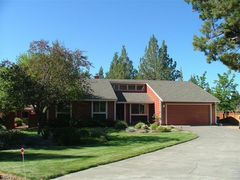 1113 SE Palmwood Ct, Bend, OR 97702 - photo 1