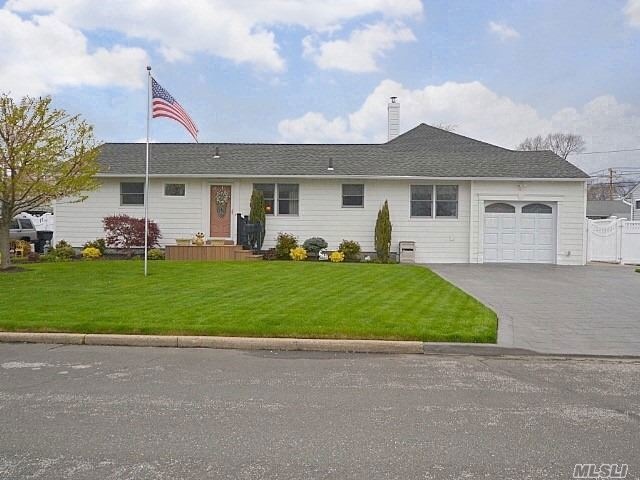 5 Bainbridge St, Islip, NY 11751 - photo 1