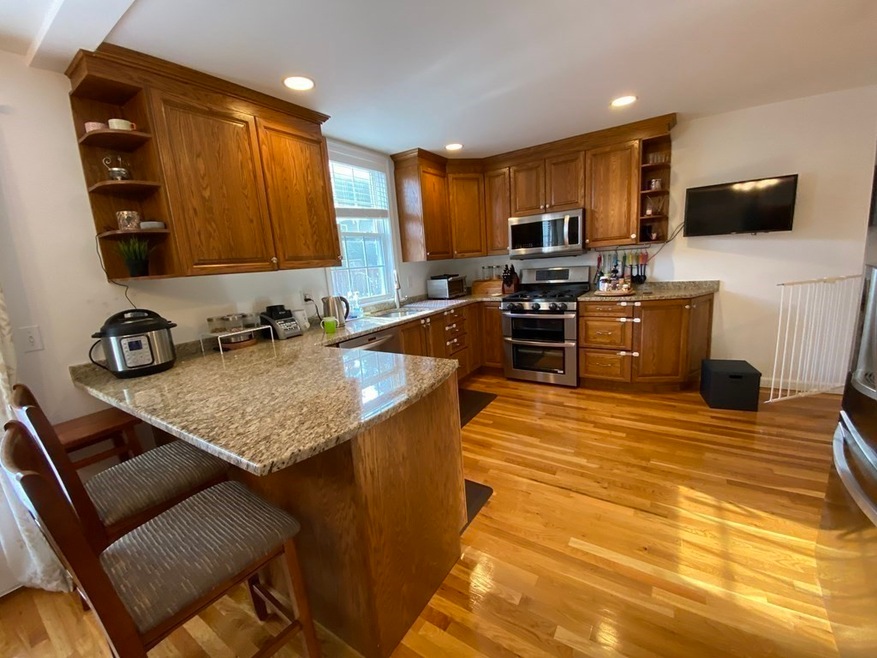 600 Trapelo Rd unit 6, Waltham, MA 02452 - photo 1