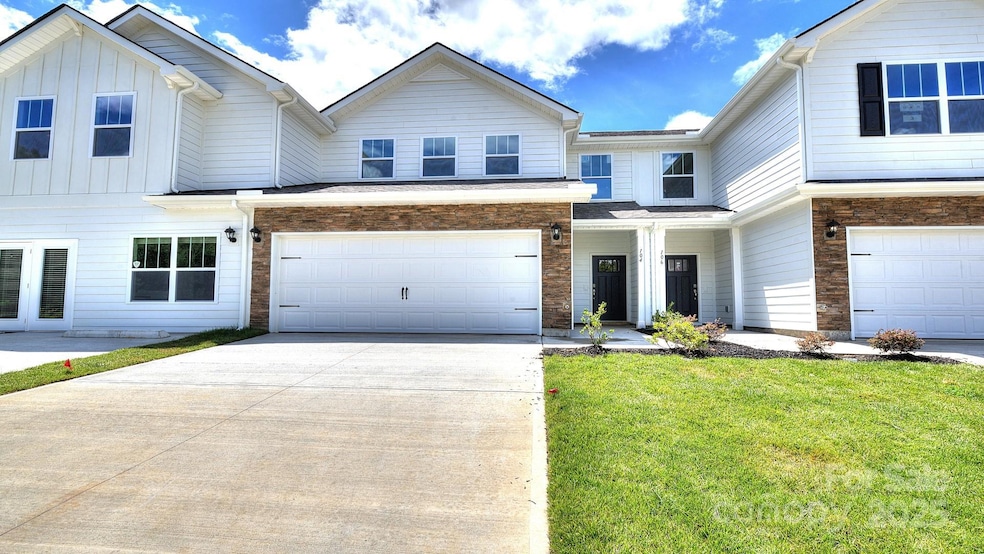 Sold $400,000 • Co-Listing Agent