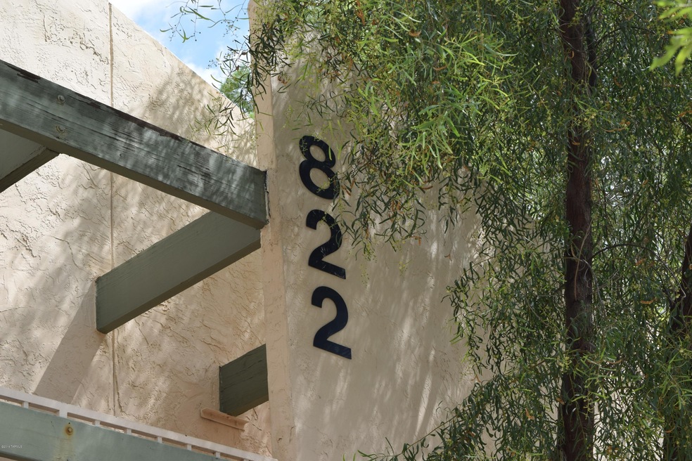 822