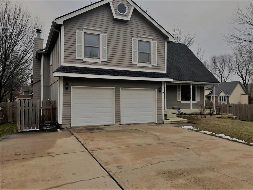 Lap Siding, New Garage Doors, 3 Car Drive.  Fabulo