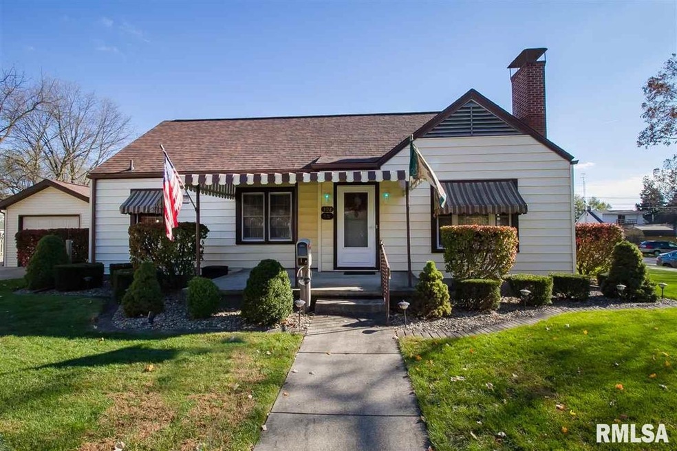 302 N Logan St, Lincoln, IL 62656 - photo 1