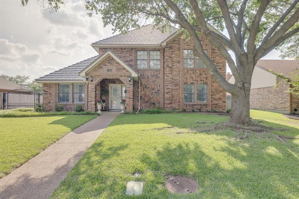 3145 Oakdale Dr, Hurst, TX 76054 - photo 1