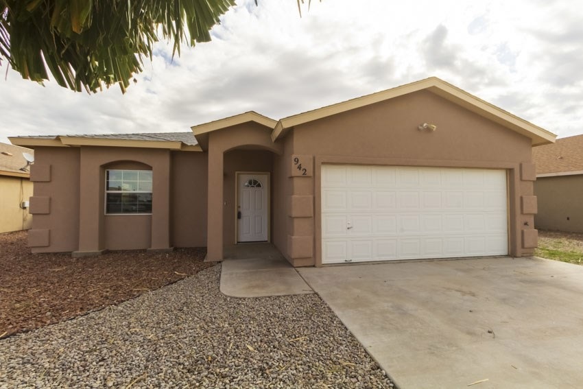 942 Larkspur Ave, Alamogordo, NM 88310 - photo 1
