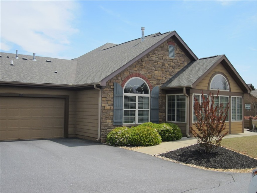 Gorgeous 2 bedroom/2 bathroom in sought after Vill