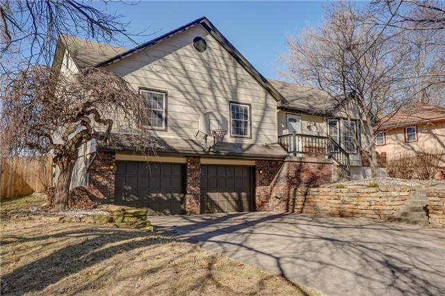 813 NW 19th St, Blue Springs, MO 64015 - photo 1