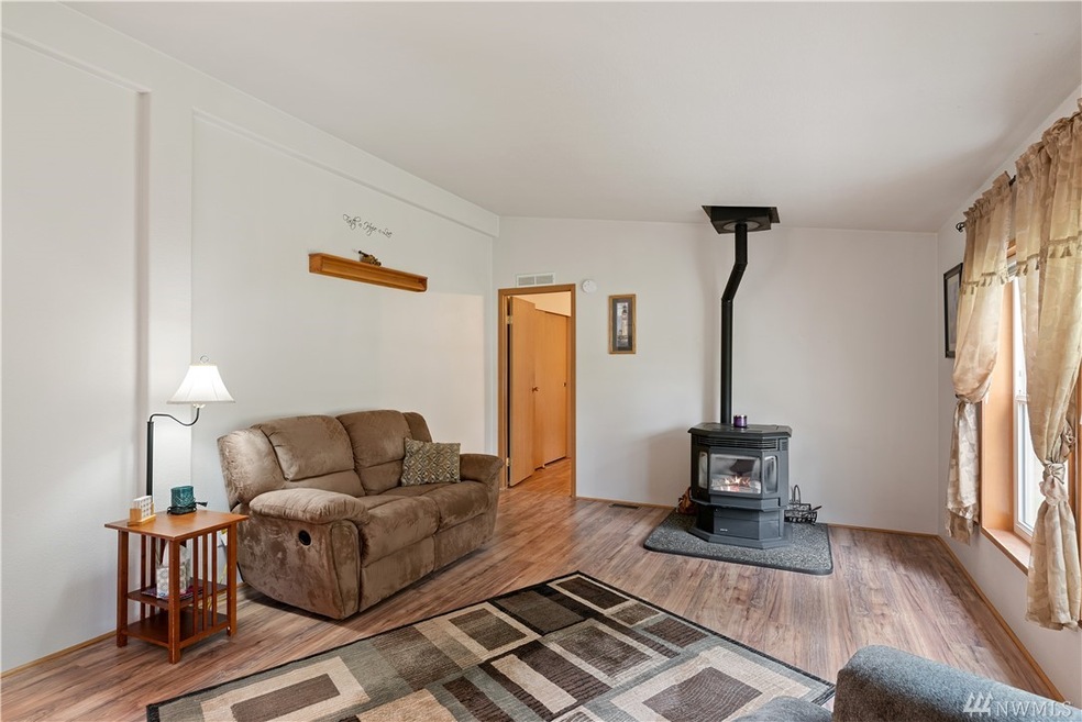 35813 2nd Ave E, Roy, WA 98580 - photo 1