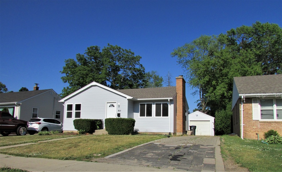 611 N Lewis Ave, Waukegan, IL 60085 - photo 1