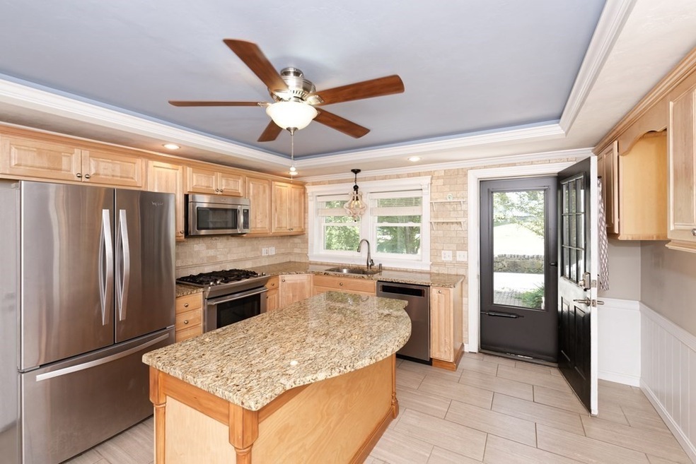 50 S Main St unit 1, Uxbridge, MA 01569 - photo 1