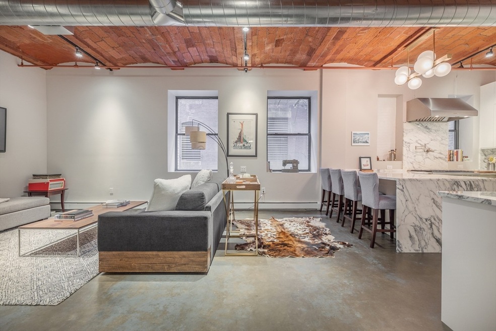 717 Atlantic Ave unit 3C, Boston, MA 02111 - photo 1