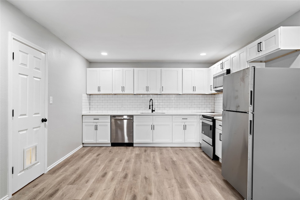 9711 Linkmeadow Ln unit 17, Houston, TX 77025 - photo 1