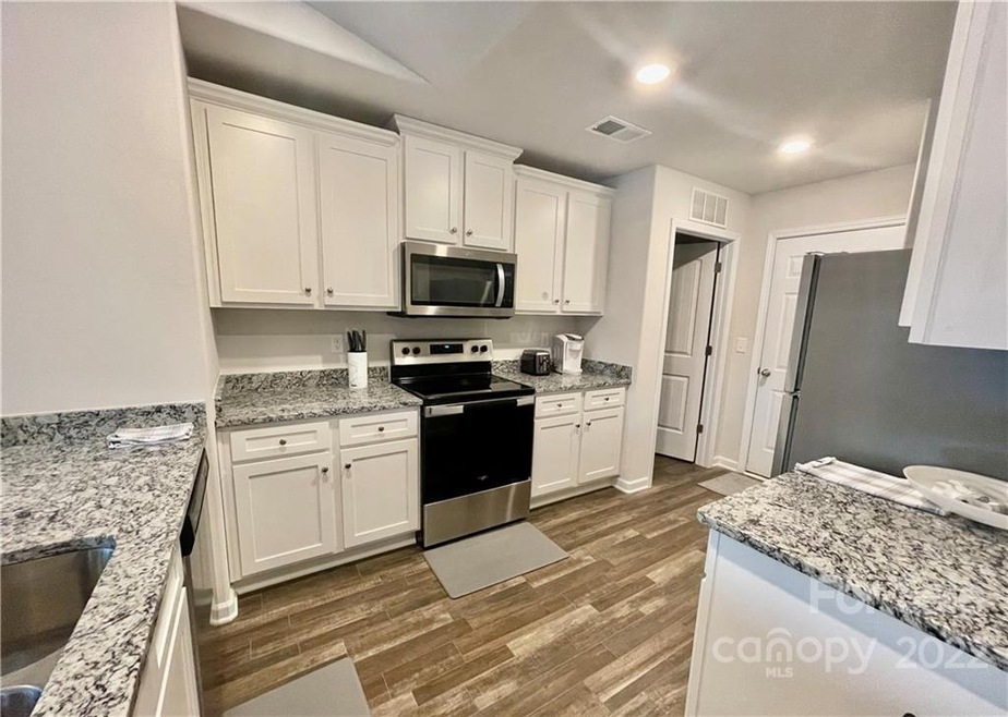 Light and Bright Kitchen