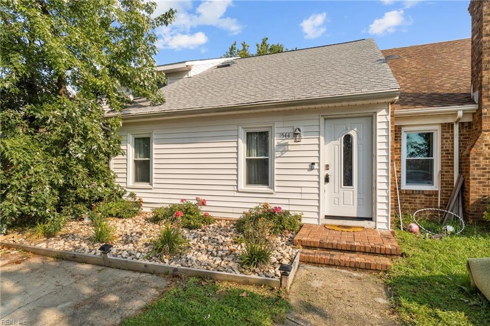 1544 Crescent Pointe Ln, Virginia Beach, VA 23453 - photo 1