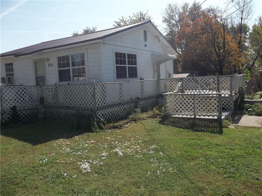 609 E Buchanan St, Prairie Grove, AR 72753 - photo 1