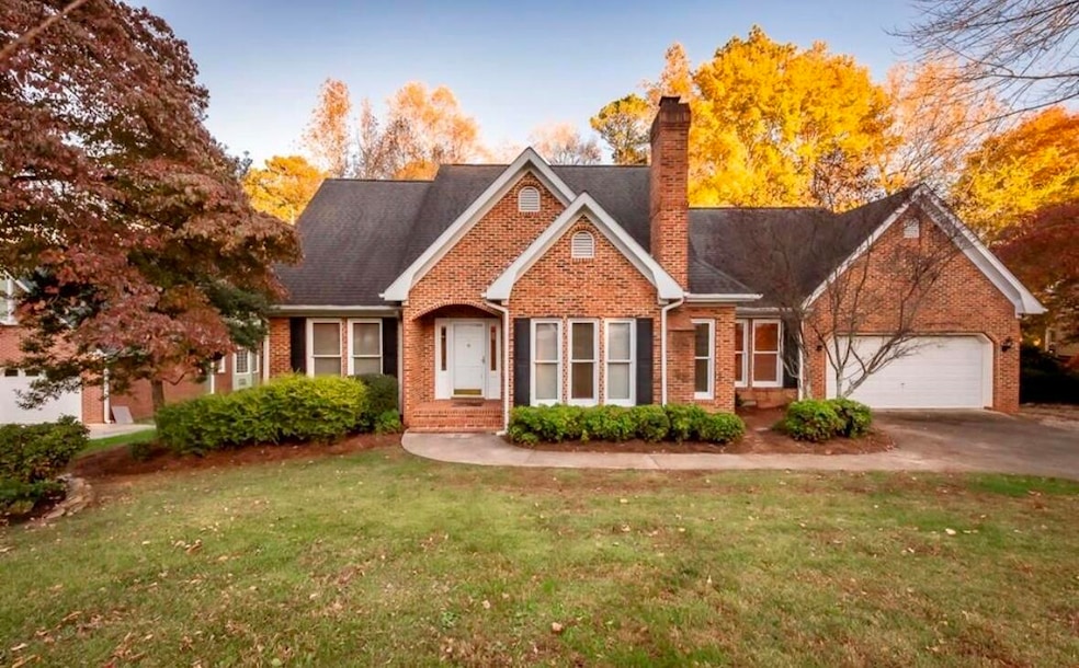 2606 Foxmore Cir, Dalton, GA 30720 - photo 1