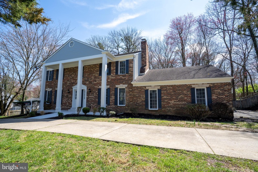 11913 Falls Rd, Potomac, MD 20854 - photo 1