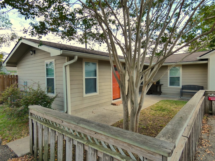 507 Houston St unit 2, Rosenberg, TX 77471 - photo 1