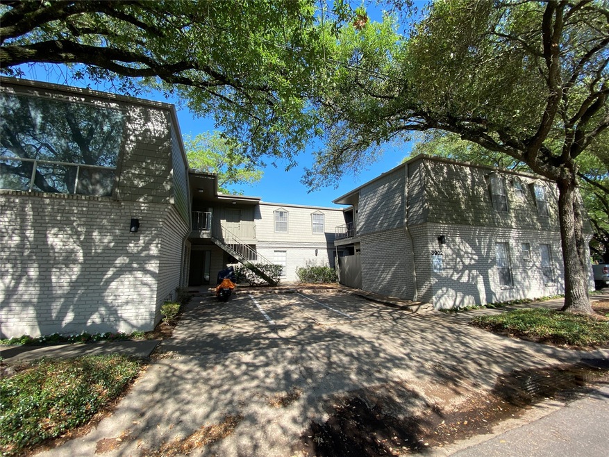 3902 Mandell St unit 9, Houston, TX 77006 - photo 1
