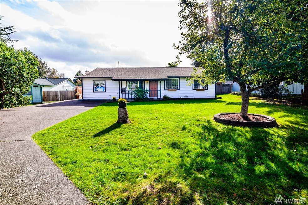 1015 NW Kingsview Ct, Yelm, WA 98597 - photo 1