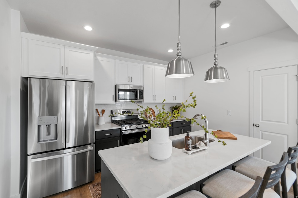 871 Mathilda Dr unit 246, Saratoga Springs, UT 84045 - photo 1