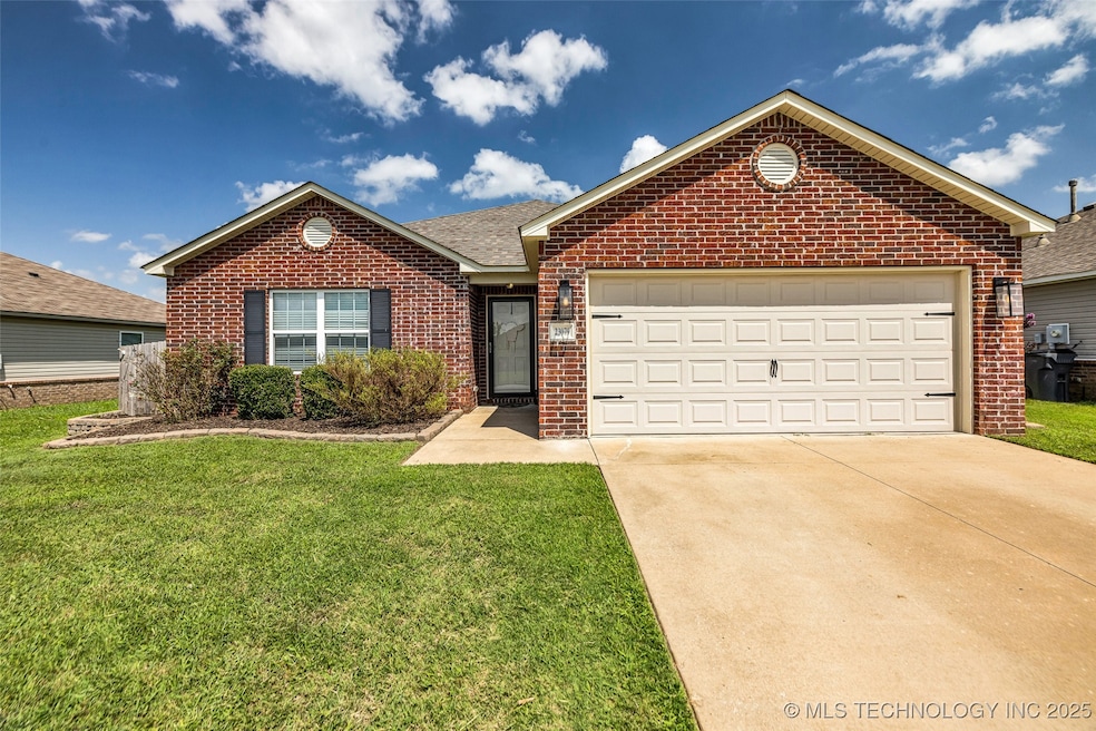 23079 Bessie Blvd, Claremore, OK 74019 - photo 1