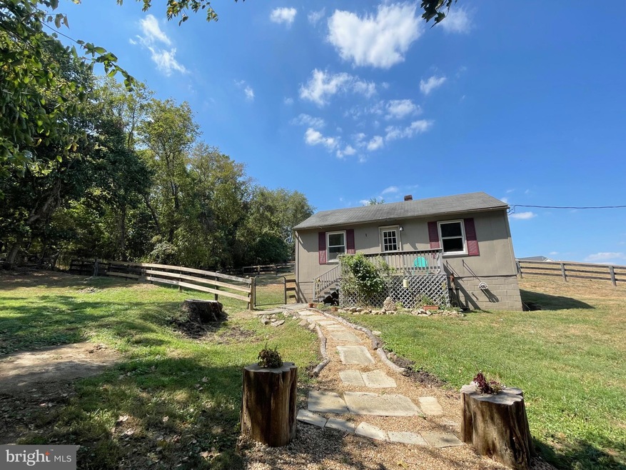 18390 Silcott Springs Rd, Purcellville, VA 20132 - photo 1