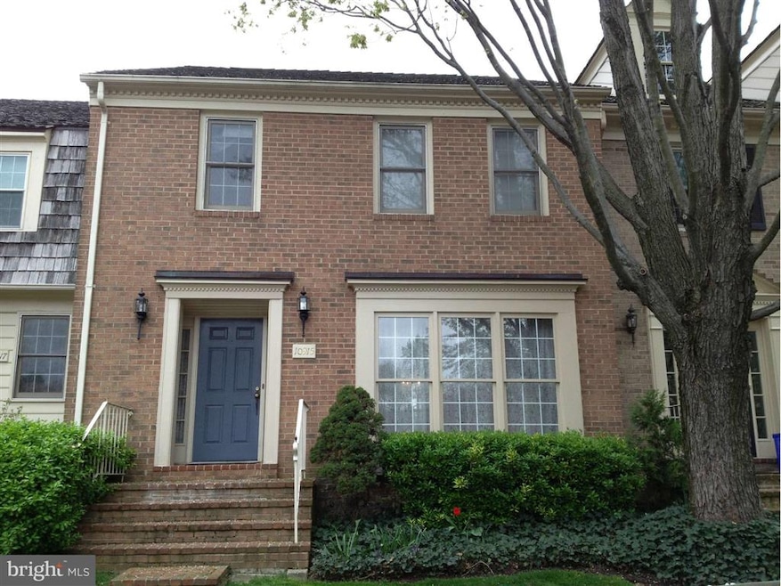 10915 Brewer House Rd, Rockville, MD 20852 - photo 1