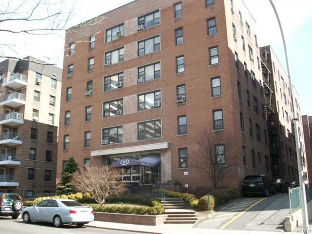 Tibbets Park unit 3B, White Plains, NY 10601 - photo 1
