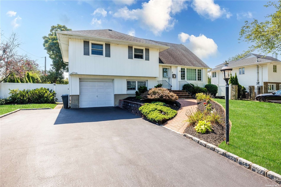 10 Elder Dr, ComMacK, NY 11725 MLS ONE3503199