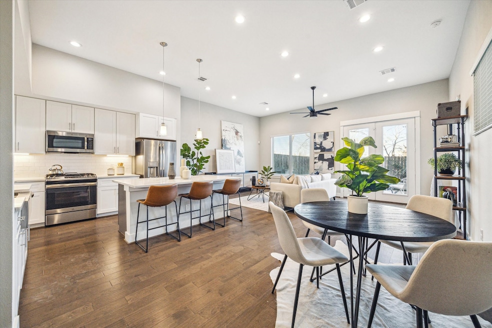 Welcome to your new home! Fabulous townhome conven