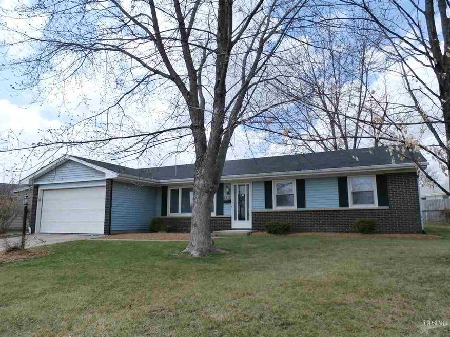 2916 Shalimar Cir, Fort Wayne, IN 46808 - photo 1