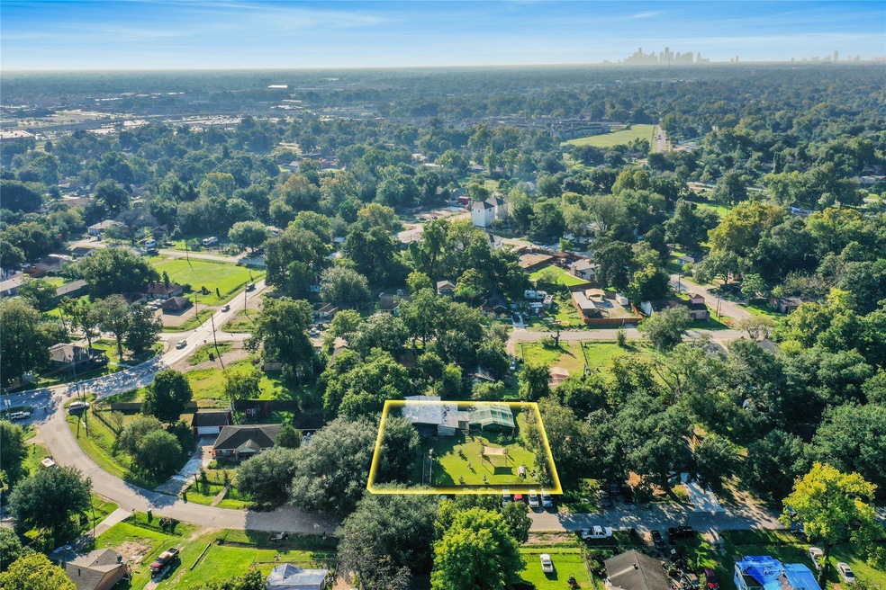 937 Saint Clair St, Houston, TX 77088 - photo 1