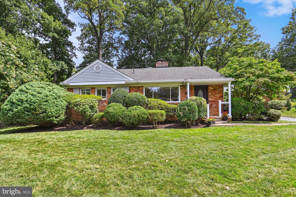 4201 Lamarre Dr, Fairfax, VA 22030 - photo 1