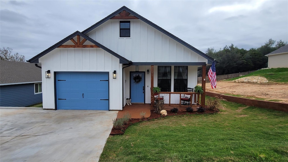 901 Pecos River Dr, Granbury, TX 76048 - photo 1