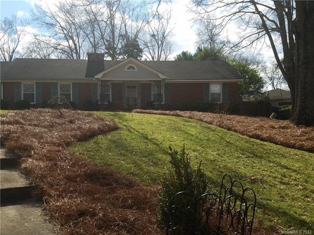 BEAUTIFULLY LANDSCAPED FRONT YARD