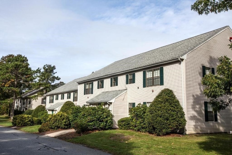 141 Great Neck Rd S unit 203, Mashpee, MA 02649 - photo 1